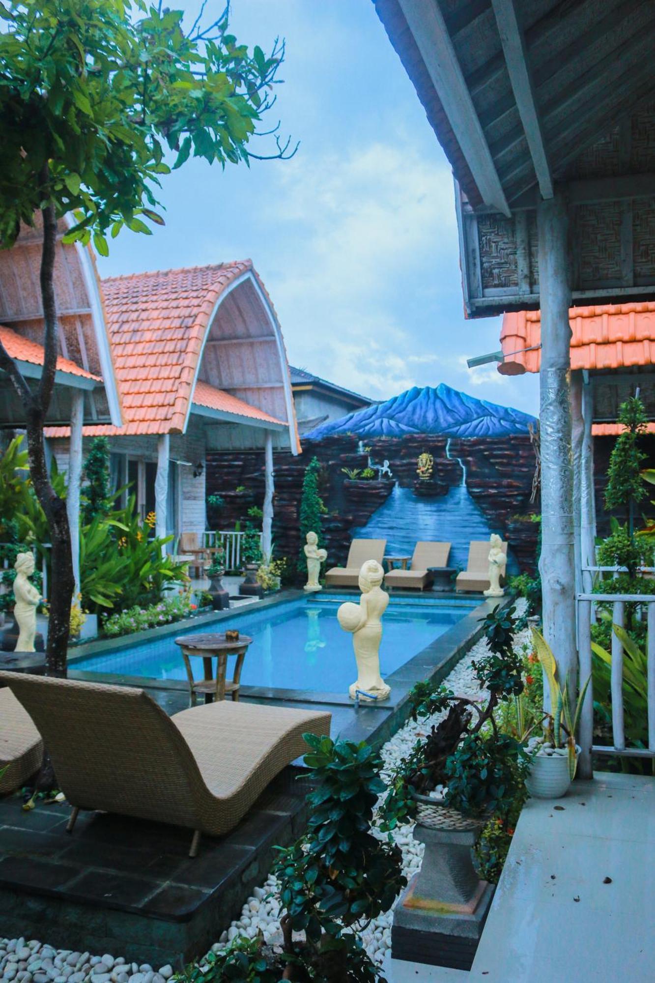 The Box Paradise Cottage Batununggul Exterior photo